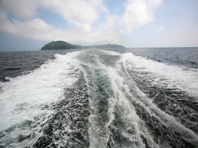 沼島の定期船から